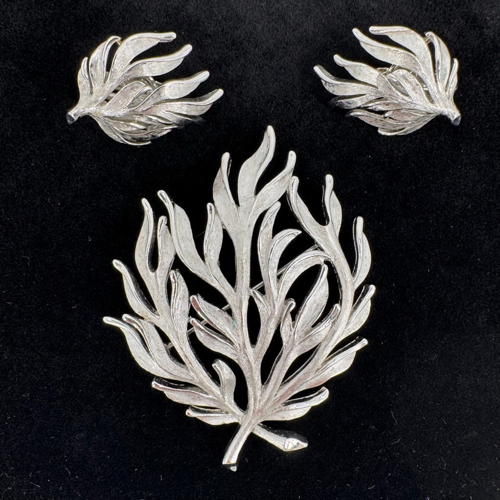 Crown Trifari Vintage Leaf Brooch Pin & Clip Earrings RARE 1950s 1960s